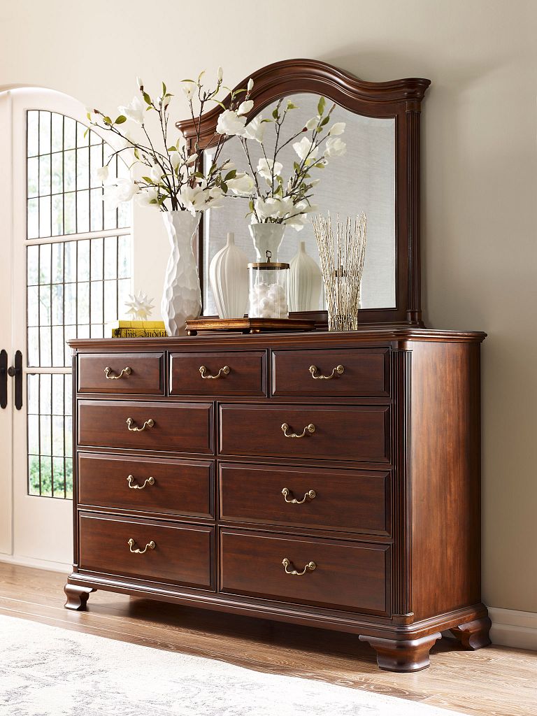Kincaid Furniture Hadleigh Arched Landscape Mirror in Classic Cherry