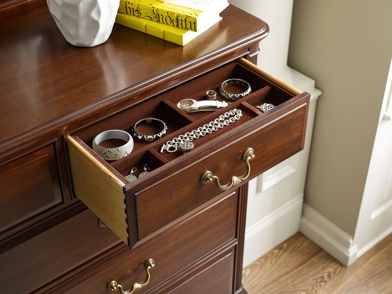 Kincaid Furniture Hadleigh Drawer Dresser in Classic Cherry