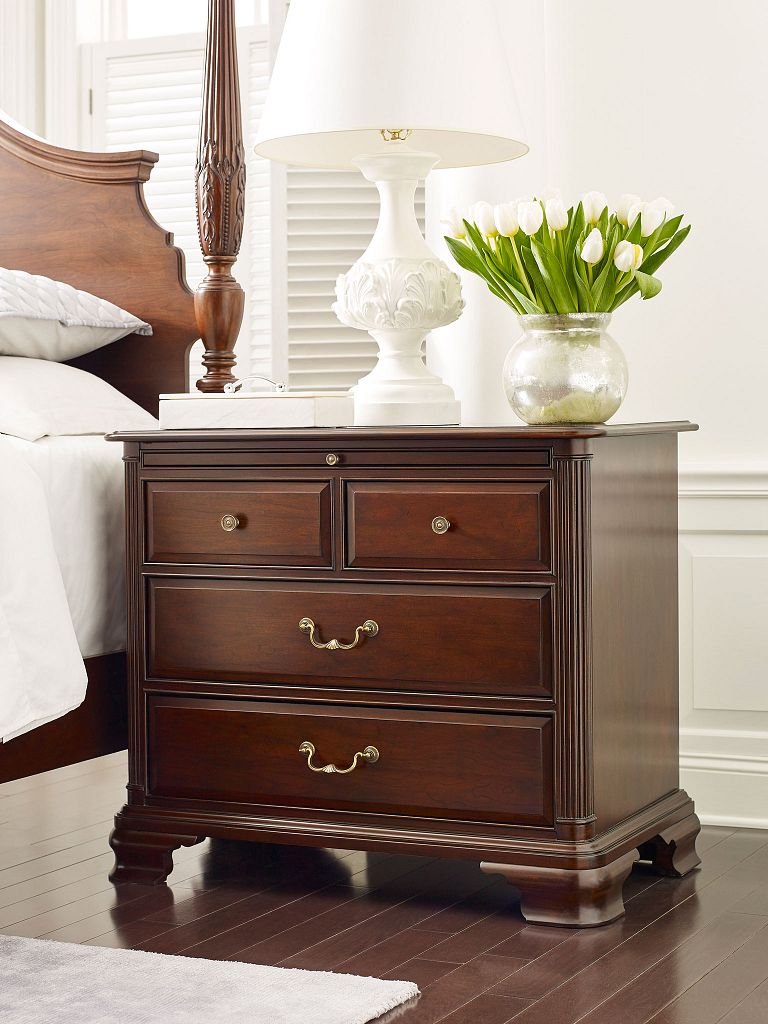Kincaid Furniture Hadleigh Bachelor'S Chest in Classic Cherry