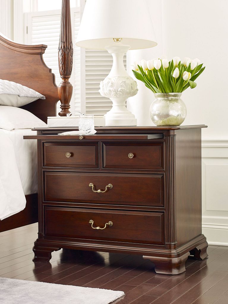 Kincaid Furniture Hadleigh Bachelor'S Chest in Classic Cherry
