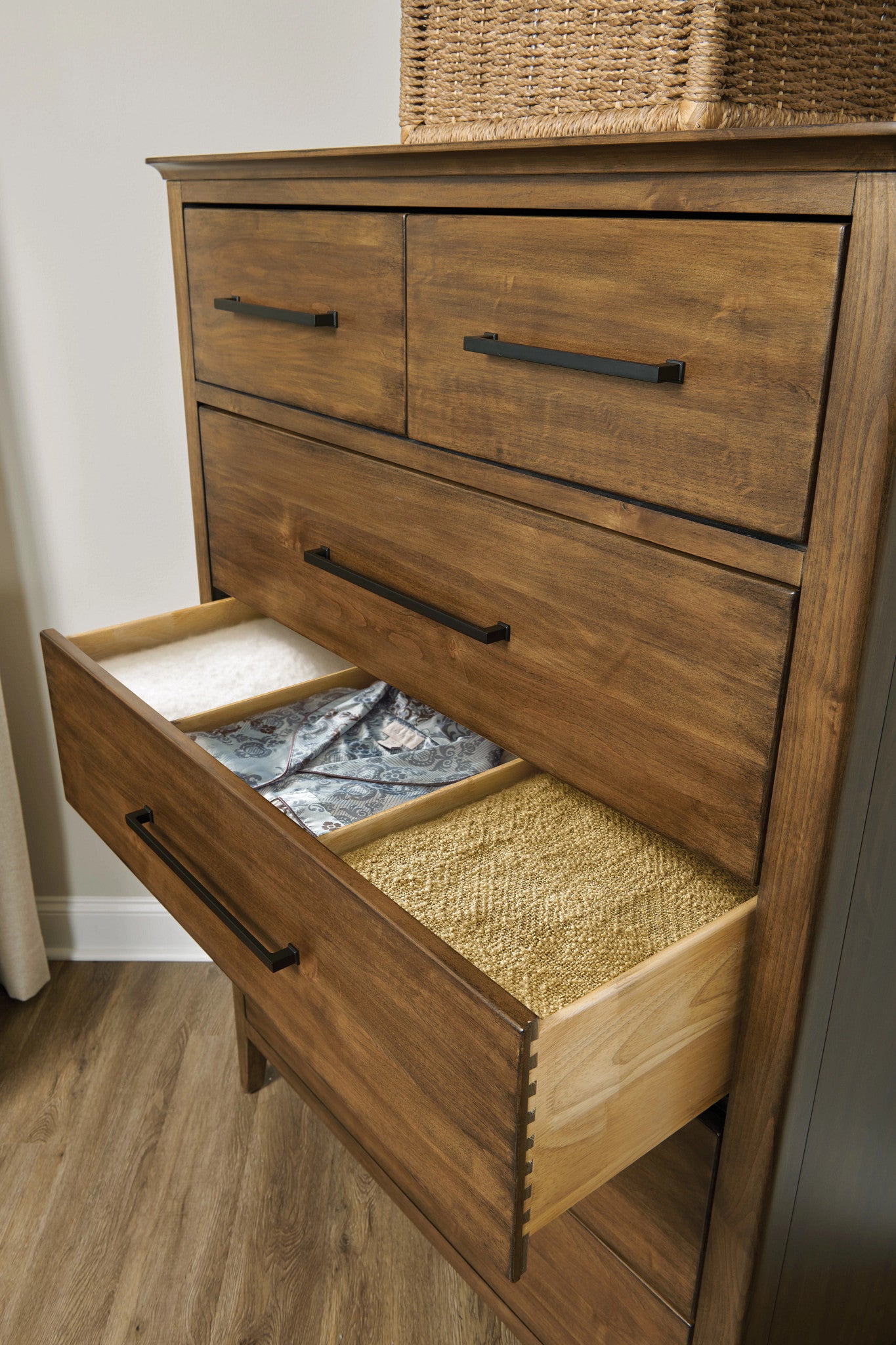 Kincaid Furniture Abode Larson Drawer Chest in Warm Brunette