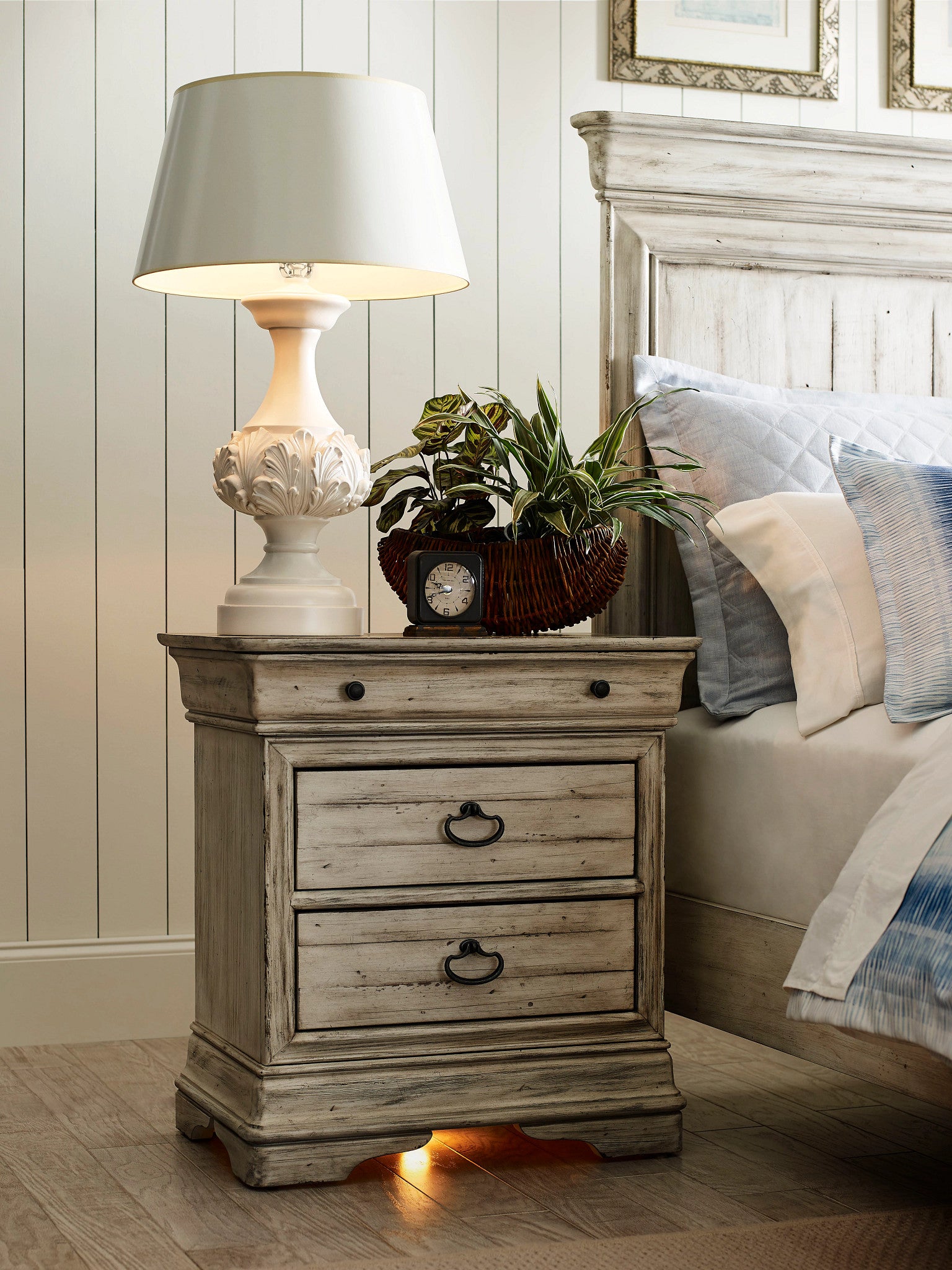 Kincaid Furniture Selwyn Parkland Nightstand in Cottage White