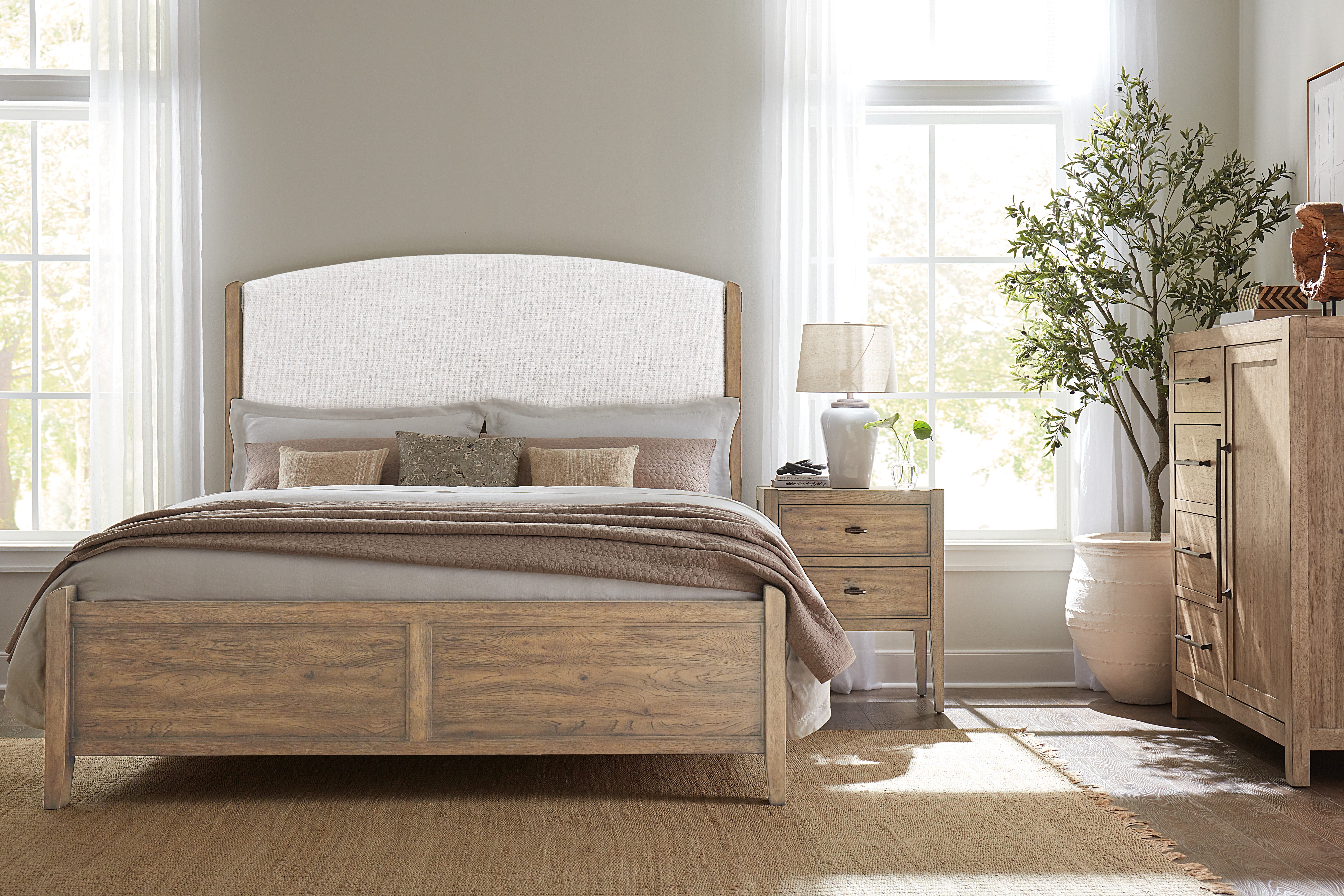 Hooker Furniture Vineyard Row Upholstered Bed