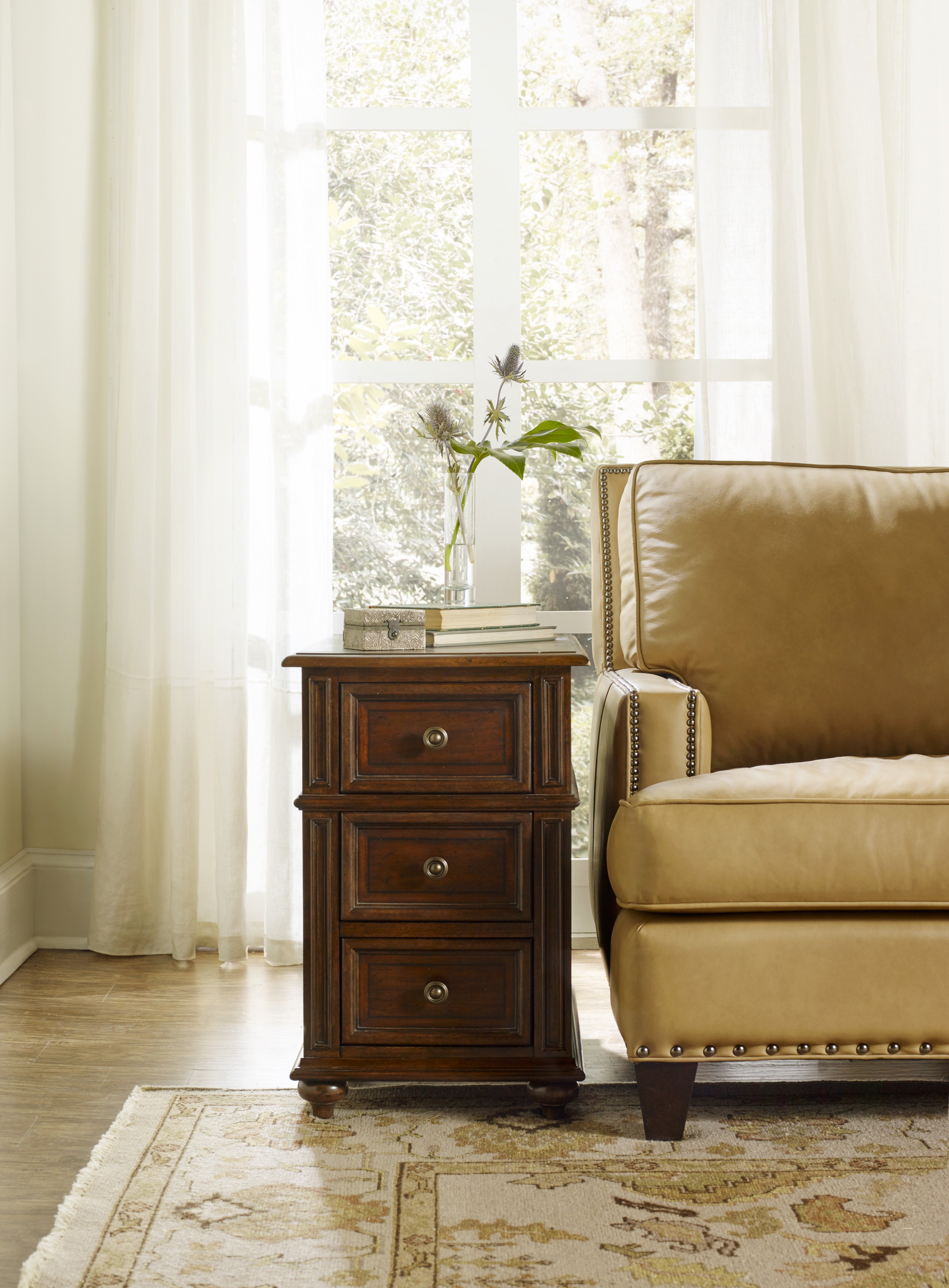 Hooker Furniture Leesburg Chairside Chest in Dark Brown