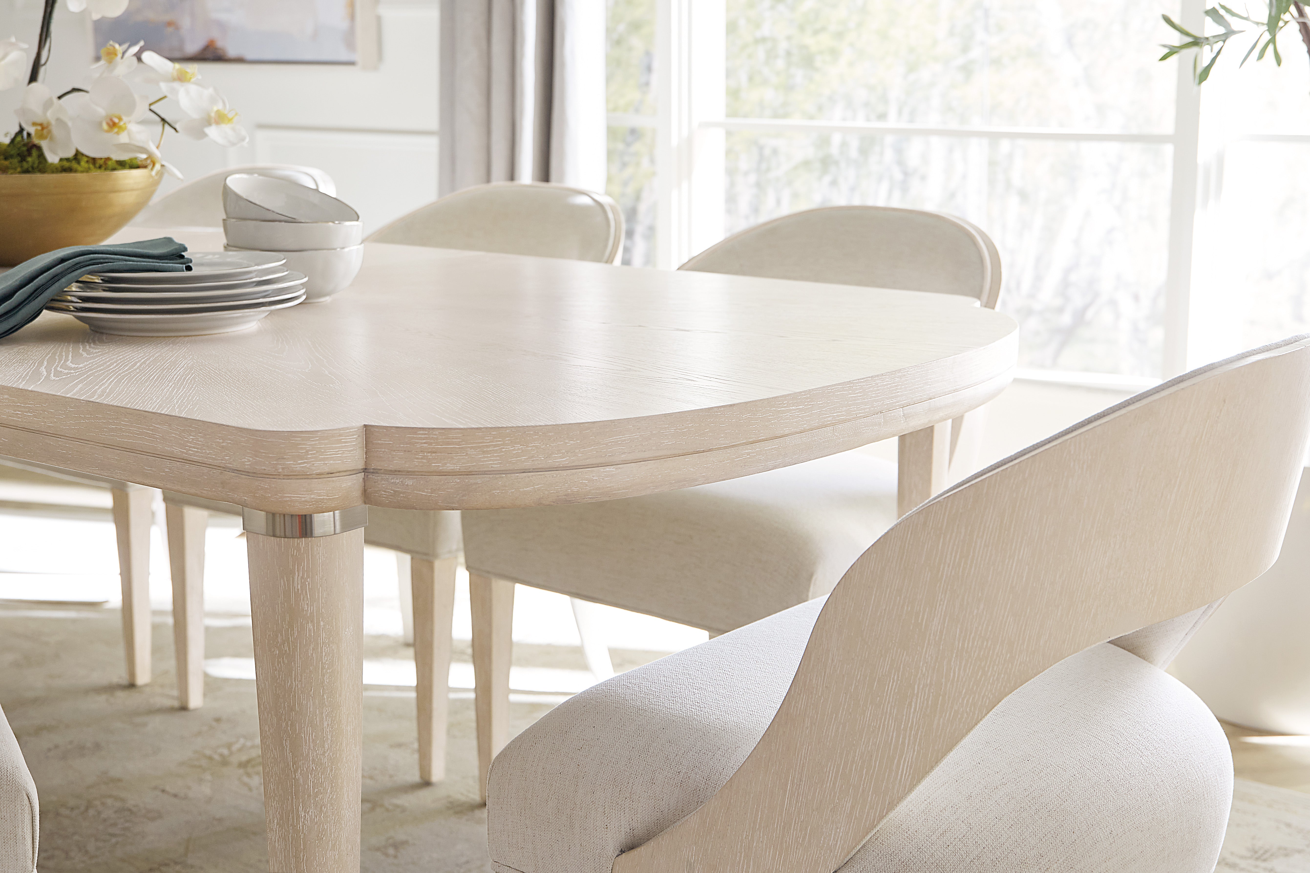 Hooker Furniture Nouveau Chic Rectangle Dining Table with 1-22in Leaf