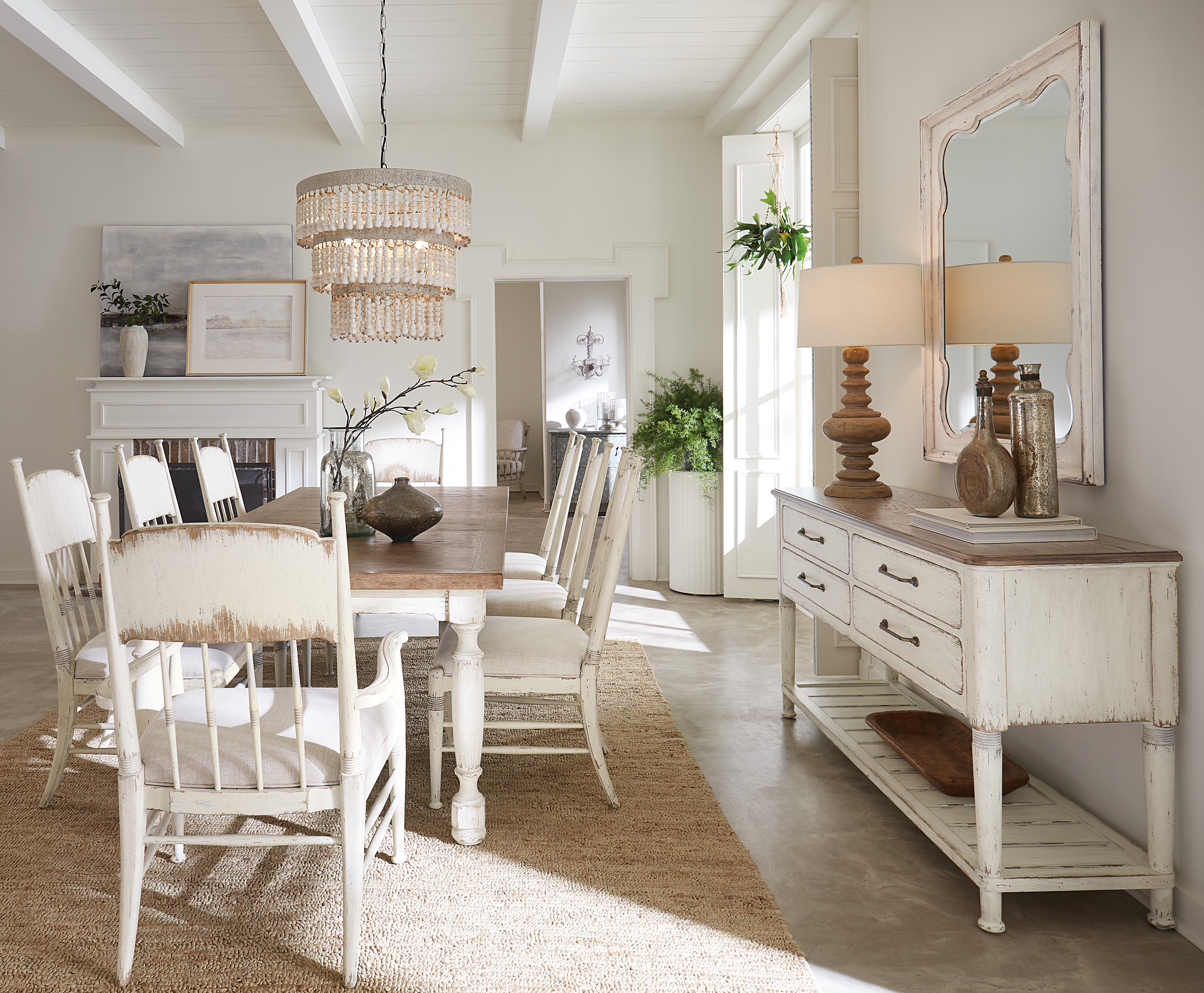 Hooker Furniture Americana Leg Dining Table with 1-22in Leaf