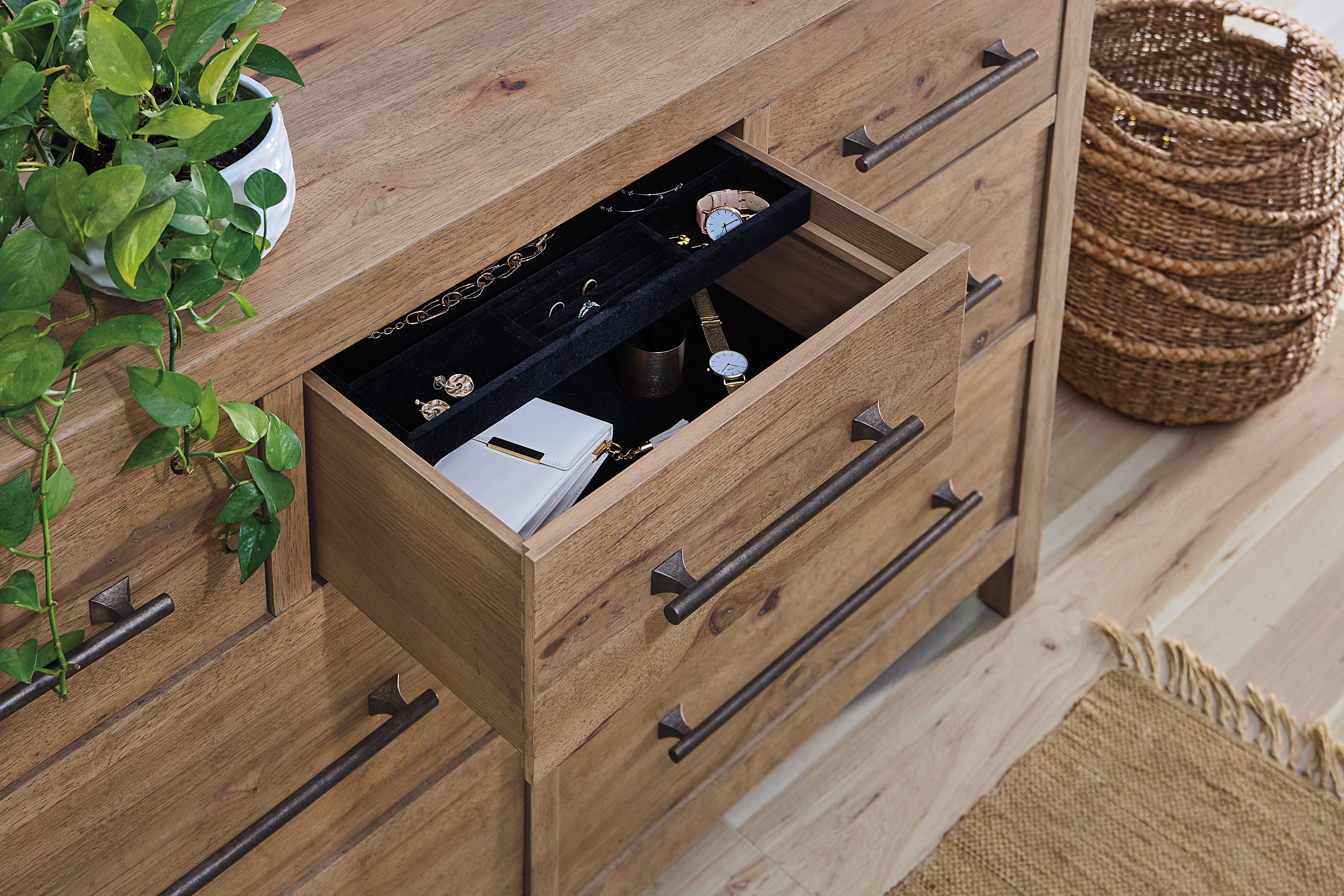 Hooker Furniture Vineyard Row Seven-Drawer Dresser