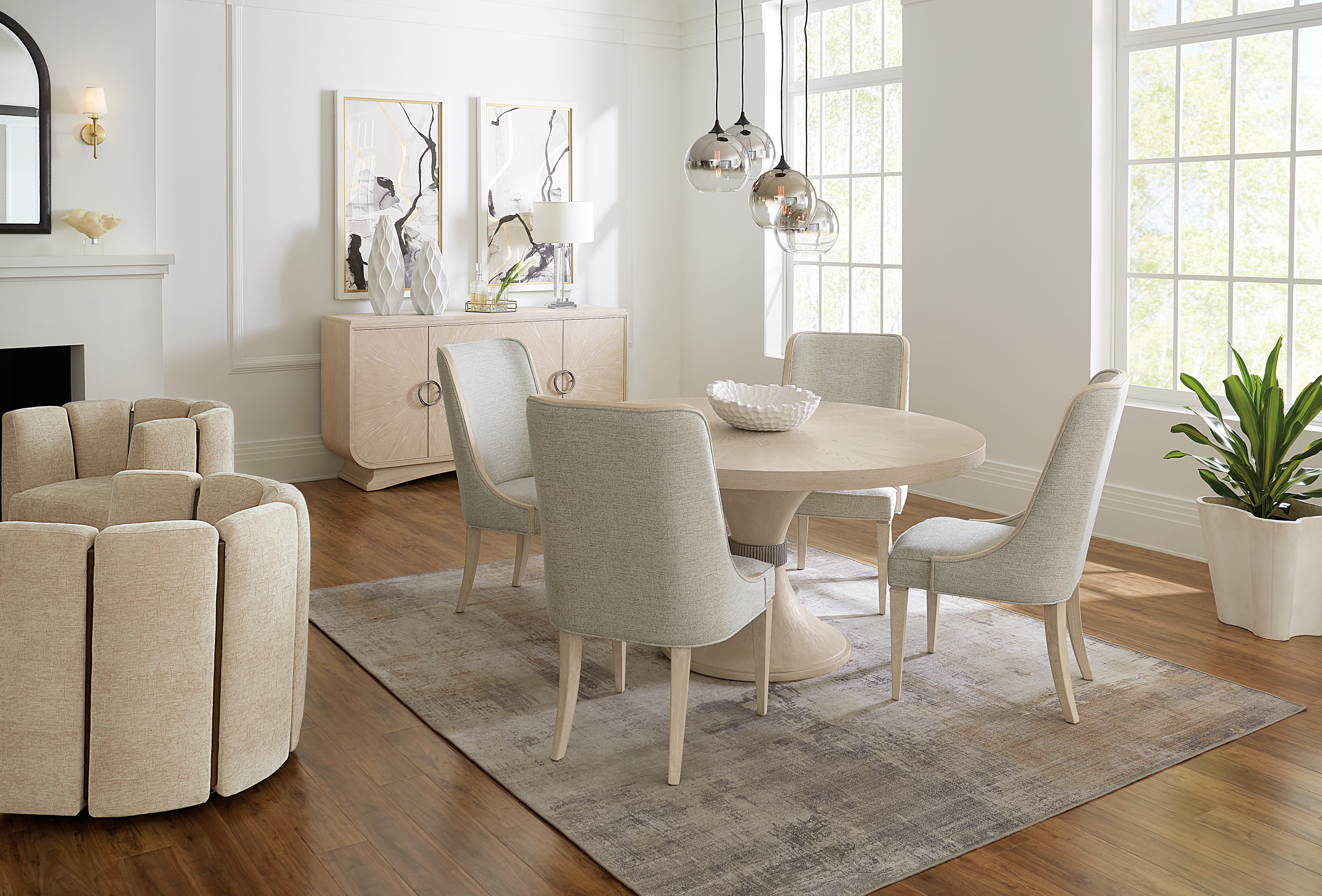 Hooker Furniture Nouveau Chic Round Pedestal Dining Table