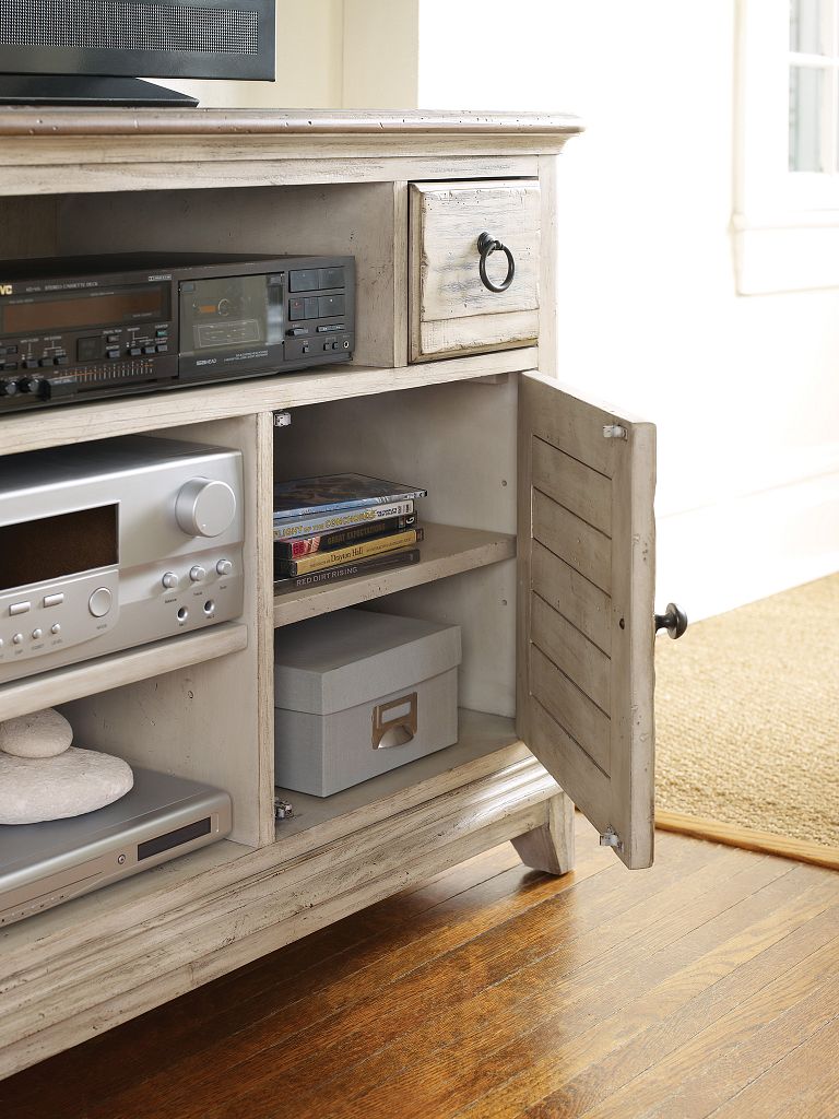 Kincaid Furniture Weatherford 56" Console in Cornsilk