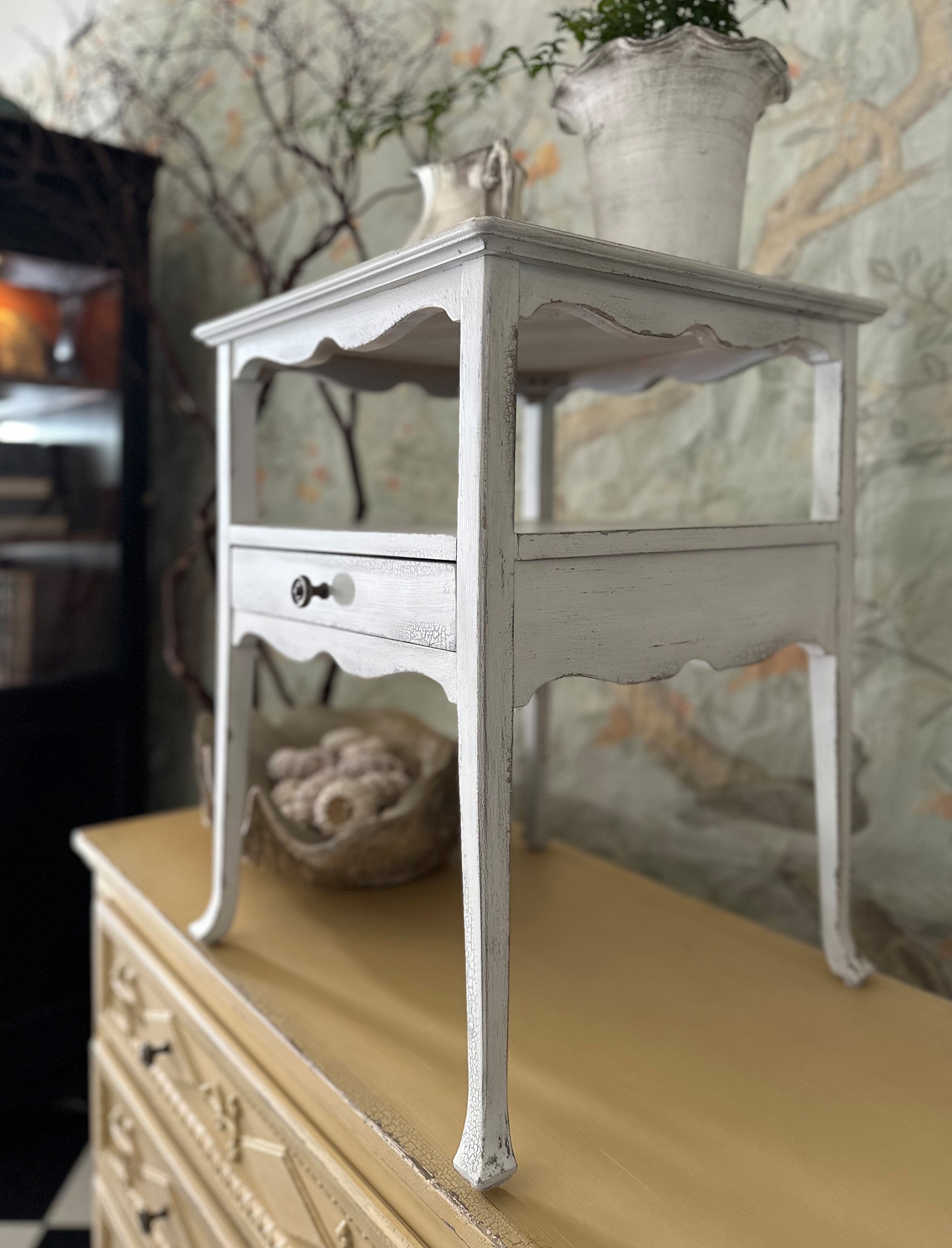 Hooker Furniture Charleston One-Drawer Accent Table in Whites/Creams/Beiges