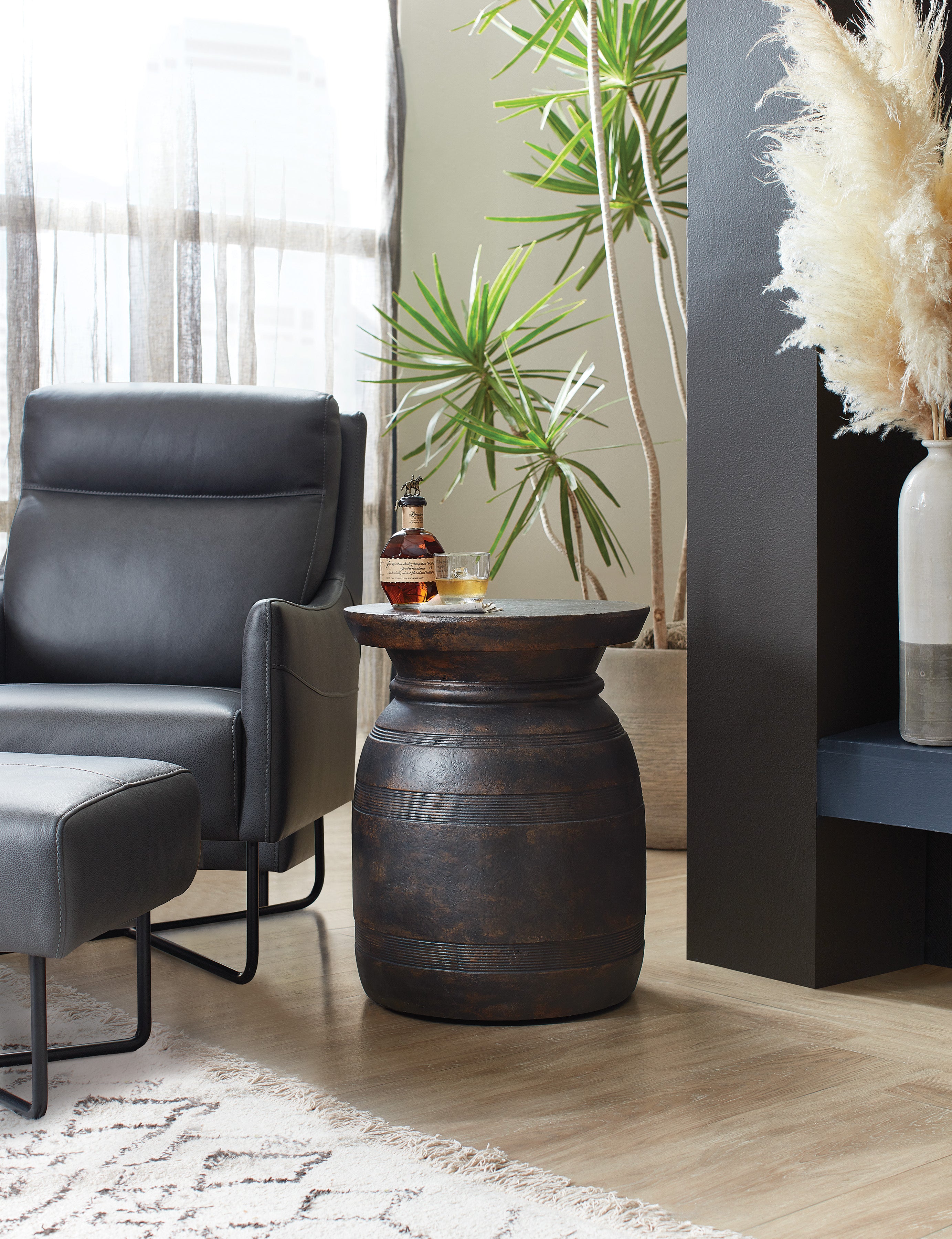 Hooker Furniture Big Sky Urn Spot Table in Black