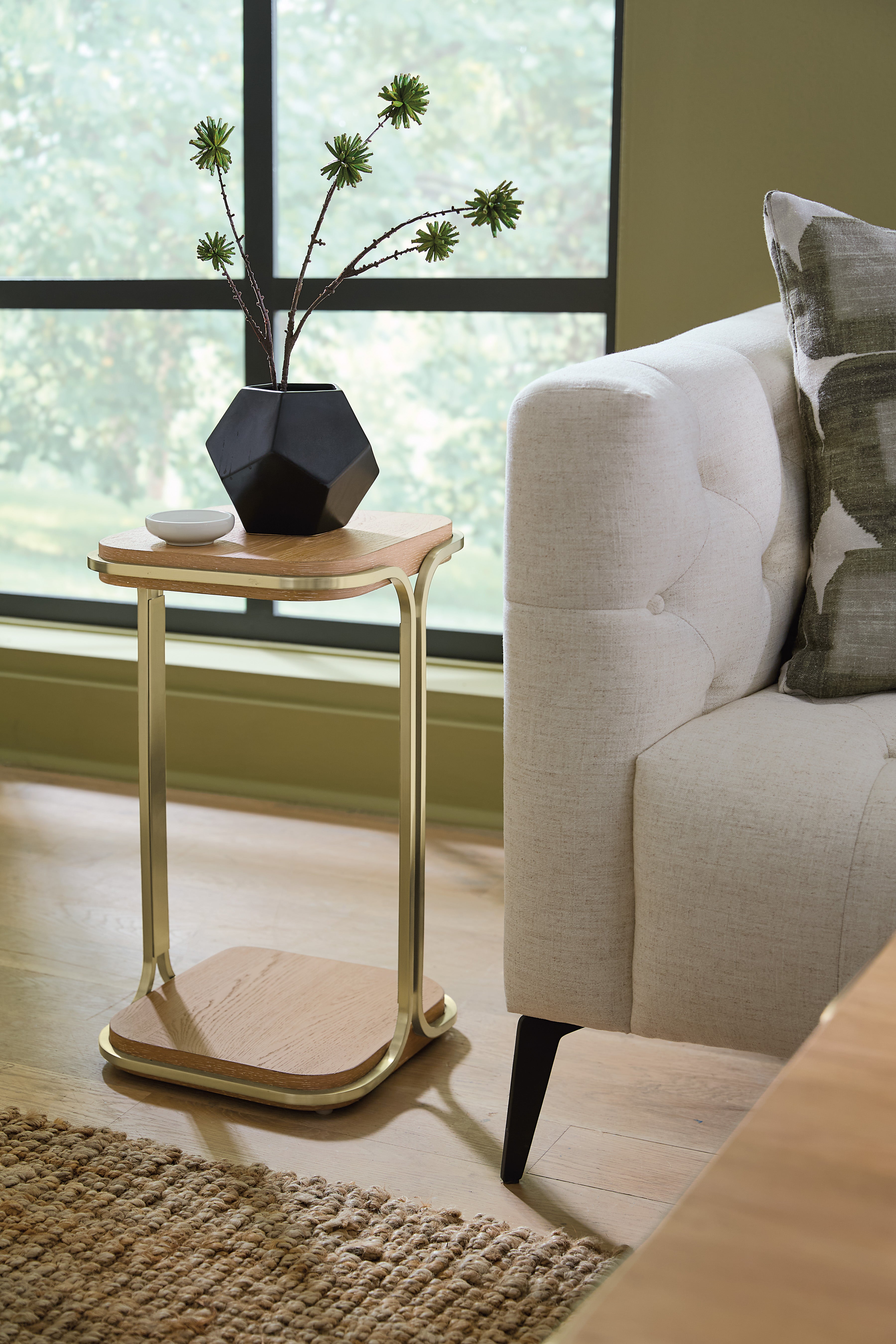 Hooker Furniture Banyon Bay Accent Table in Light Wood