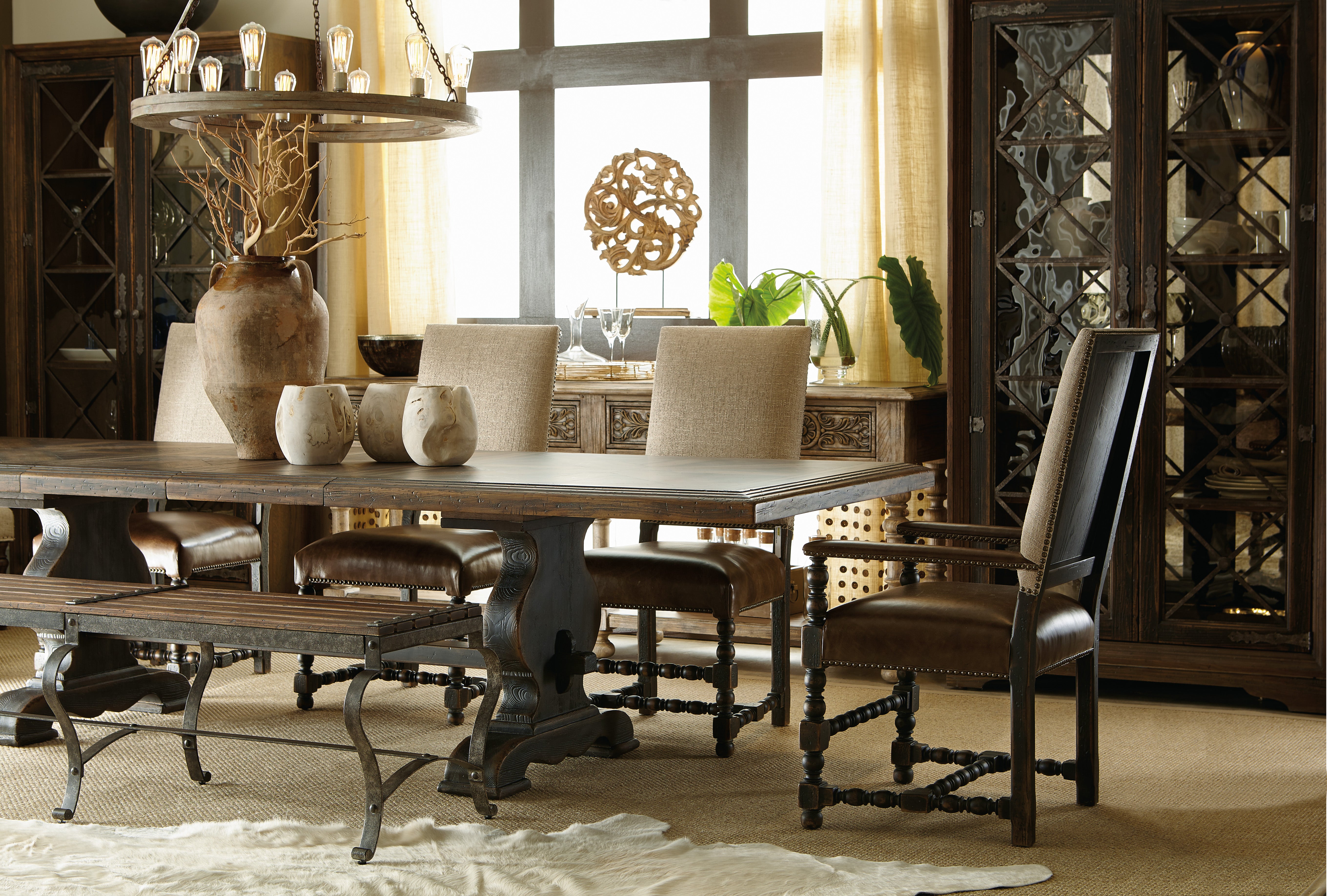 Hooker Furniture Bandera 86in Table with 2-18in Leaves